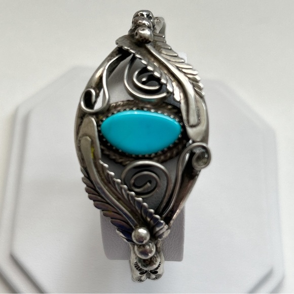 Vintage Southwestern Sterling Silver Turquoise Cuff Bracelet  Vintage Southwestern Turquoise Sterling Silver Cuff Bracelet